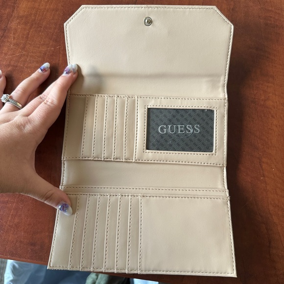 NWOT RARE STYLE Guess Los Angeles Wallet - Picture 4 of 4